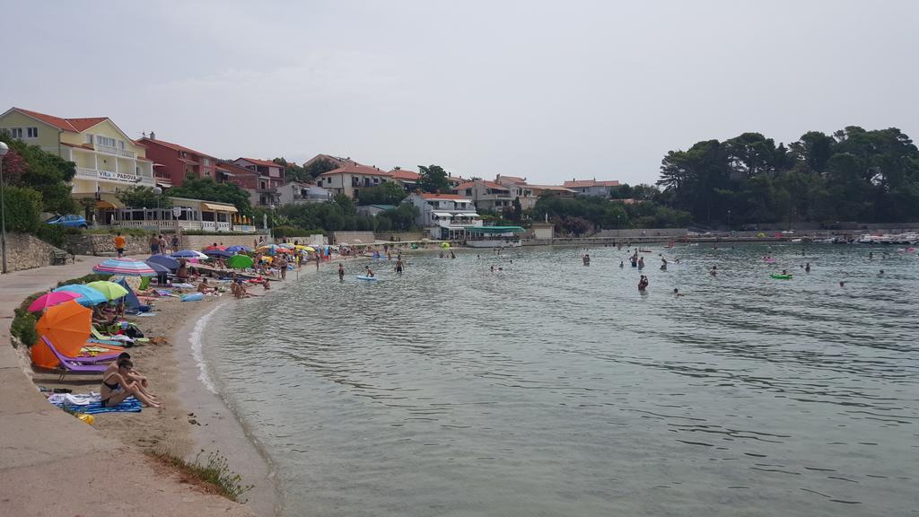 Bruna Apartment Rab Town Buitenkant foto